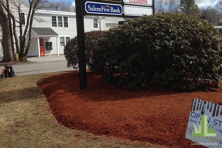 Mulching and Eging by Lentine Landscaping